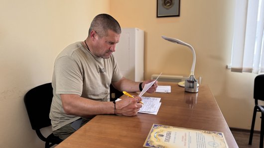 Роман на робочому місці. Фото: Суспільне Миколаїв/Юлія Голокоз
