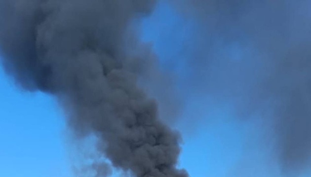 Миколаїв під ударом: ворожі дрони атакували транспорт та енергетику.