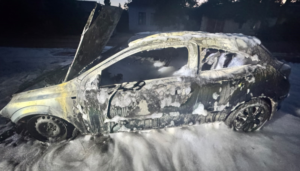 Миколаїв: затримали двох чоловіків за підпал авто військового.