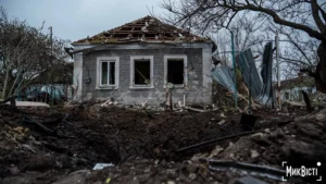 Миколаївщина: Російські удари по базі відпочинку traumatize, руйнуючи склад і житло.