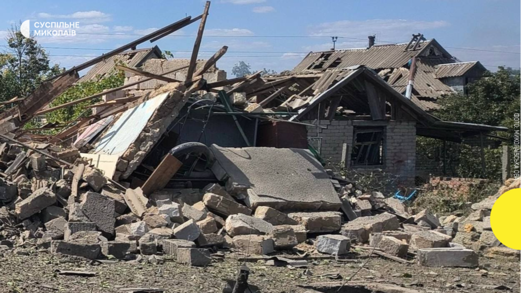 КАБами по Миколаївщині: понад 10 будинків пошкоджено від атаки РФ.