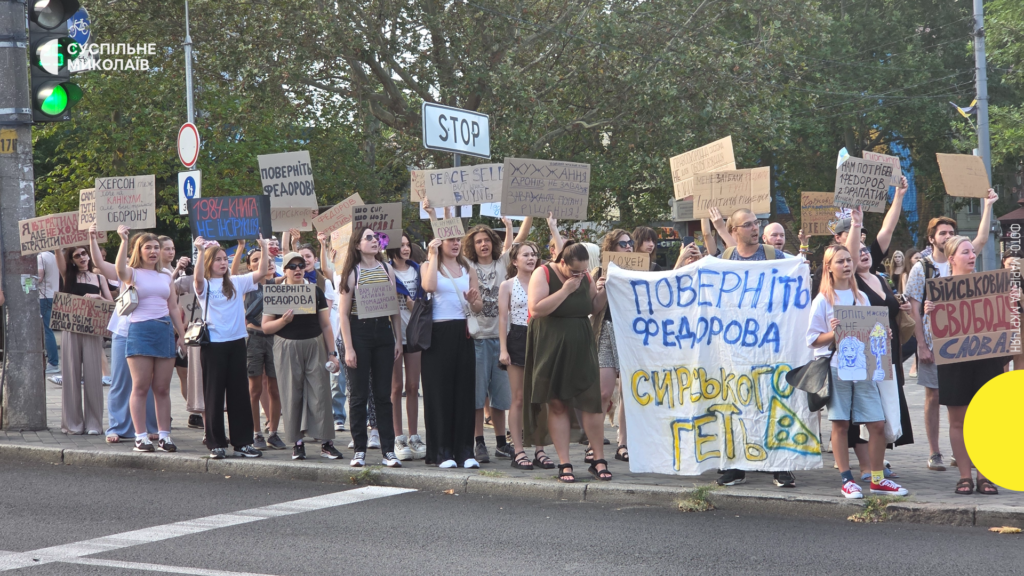 Миколаївці вшосте захищають Федорова: шостий мітинг проти звільнення міністра оборони.