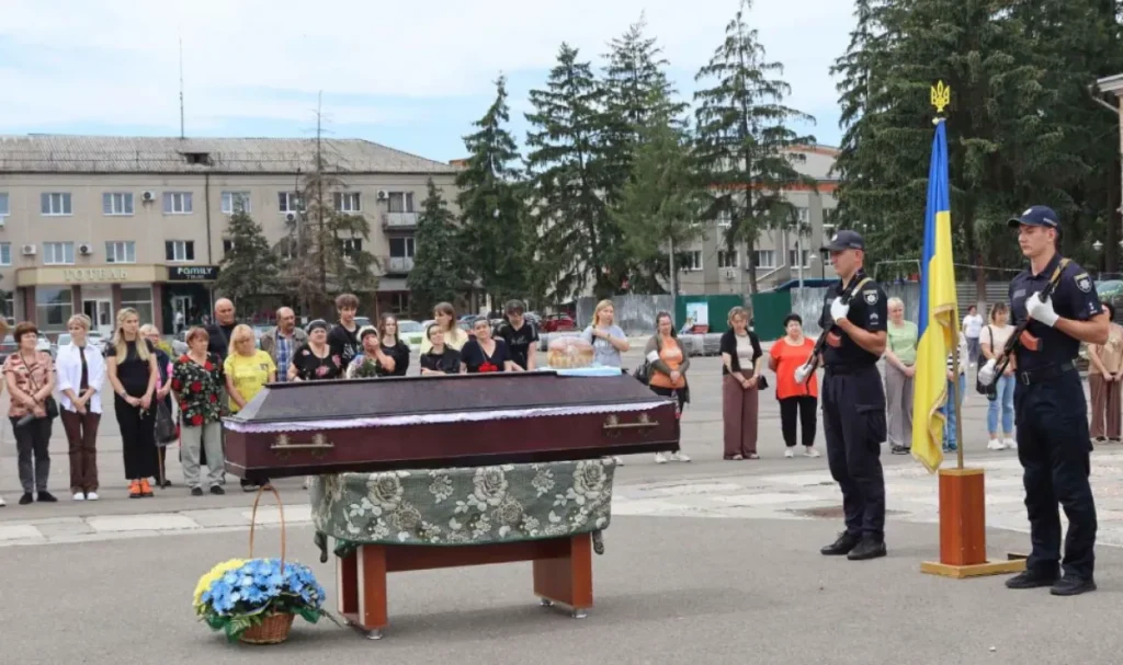 У Первомайську прощалися з Миколою Микитіним, героєм штурмової бригади «Лють»