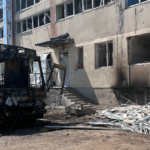 Миколаїв під ударом дронів: зруйновано ліцей, палають два автобуси.