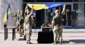У Південноукраїнську попрощалися із загиблим захисником Олександром Білим.