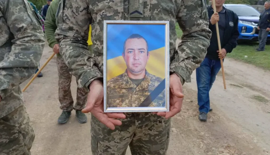 Миколаївщина прощається з Василем Хабаровим: захисника, який загинув на Сумщині, проведуть в останню путь у Єланецькій громаді